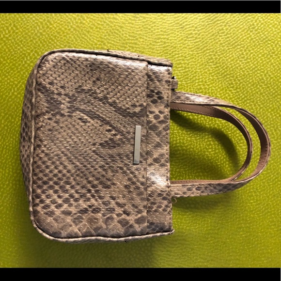 🎉2/25🎉 Adorable little brown snakeskin purse - Picture 2 of 6